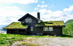 Stunning home in Kvinlog with WiFi and 3 Bedrooms